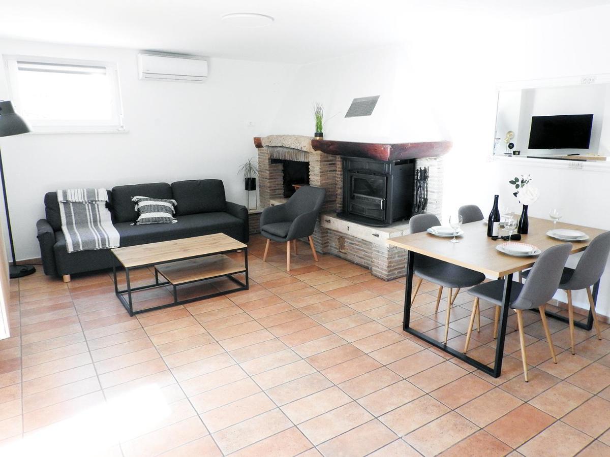 Lu, Stinjan - Apartman *
