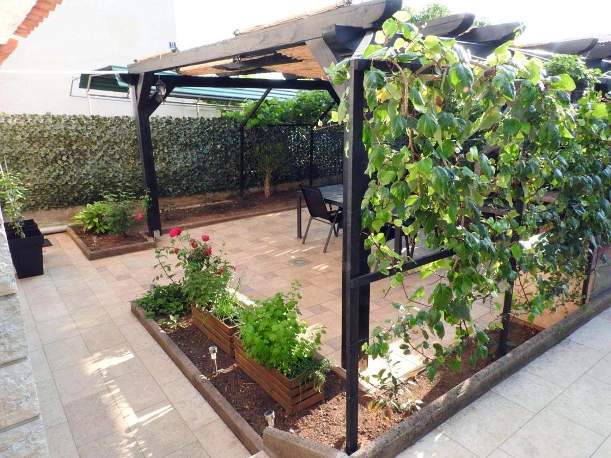 Apartman Lu, Stinjan -